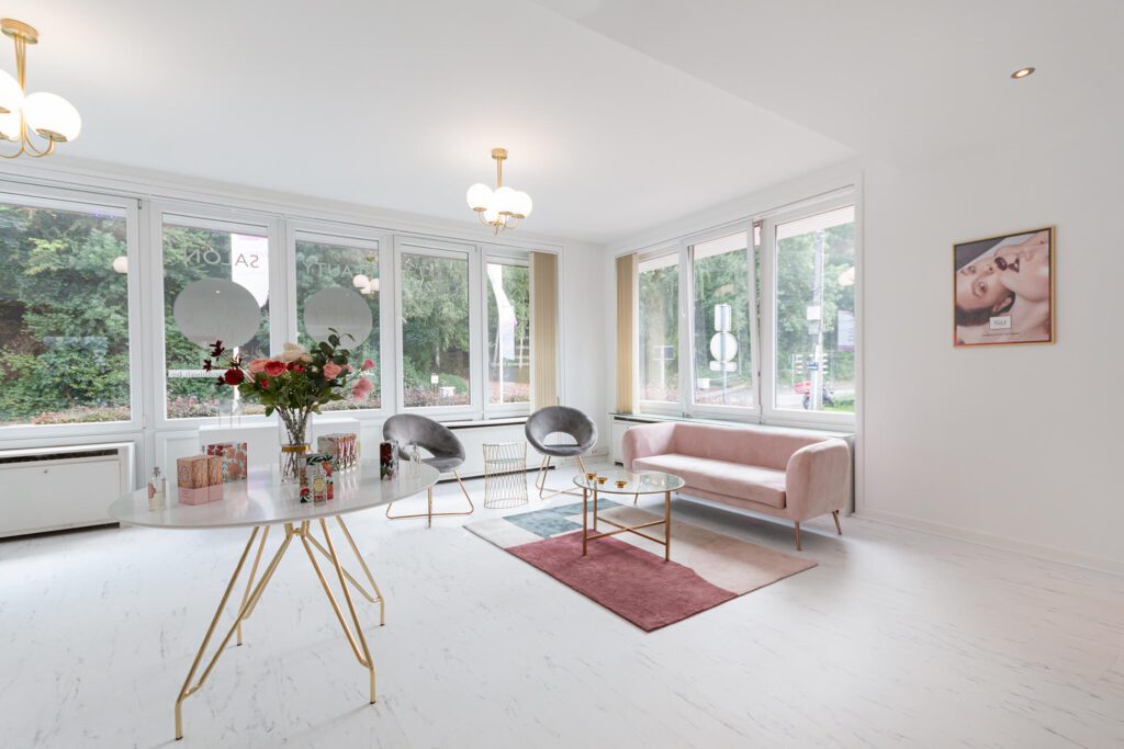 Minimalistische en moderne salon inrichting